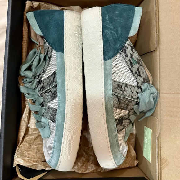 Frye Women's Webster Overlay Low Lace Sneaker. Worn once. Jade multi - Picture 2 of 8